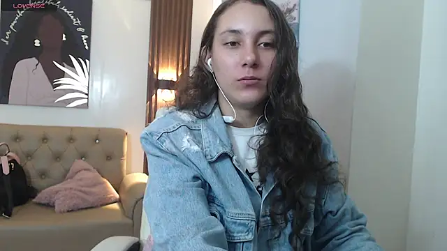 xlunna online show from September 23, 2025, 7:28 pm