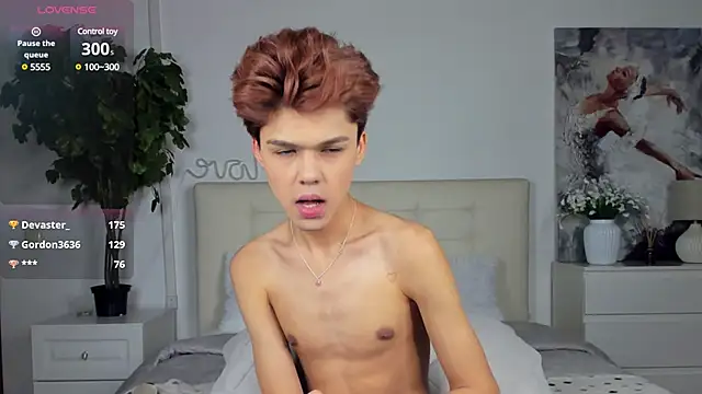 Felix Rey online show from March 22, 2025, 10:59 pm