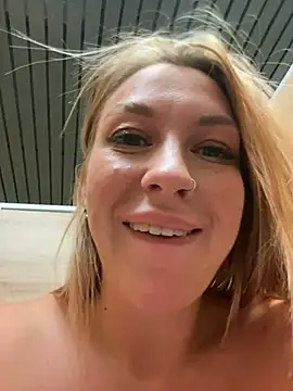 Snapshot of Sweet___Emily chatting on December 10, 2024, 5:22 pm Sweet Emily online show from December 10, 2024, 5:22 pm