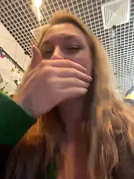 Snapshot of Sweet___Emily chatting on December 20, 2024, 2:16 pm Sweet Emily online show from December 20, 2024, 2:16 pm