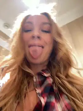 Snapshot of Sweet___Emily chatting on December 25, 2024, 3:28 pm Sweet Emily online show from December 25, 2024, 3:28 pm