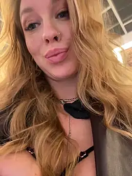 Snapshot of Sweet___Emily chatting on December 29, 2024, 2:21 pm Sweet Emily online show from December 29, 2024, 2:21 pm