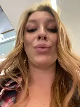 Snapshot of Sweet___Emily chatting on January 7, 2025, 5:20 pm Sweet Emily online show from January 7, 2025, 5:20 pm