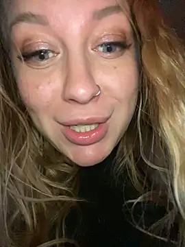 Snapshot of Sweet___Emily chatting on January 14, 2025, 7:21 pm Sweet Emily online show from January 14, 2025, 7:21 pm
