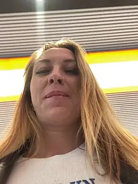 Snapshot of Sweet___Emily chatting on March 21, 2025, 1:23 pm Sweet Emily online show from March 21, 2025, 1:23 pm