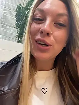 Snapshot of Sweet___Emily chatting on November 15, 2025, 1:29 pm Sweet Emily online show from November 15, 2025, 1:29 pm