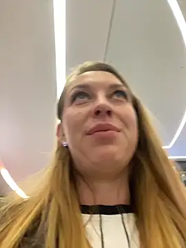 Snapshot of Sweet___Emily chatting on December 14, 2025, 11:37 am Sweet Emily online show from December 14, 2025, 11:37 am