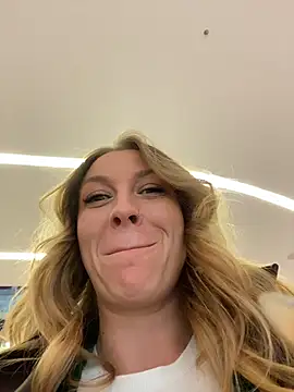 Snapshot of Sweet___Emily chatting on January 12, 2026, 12:43 pm Sweet Emily online show from January 12, 2026, 12:43 pm