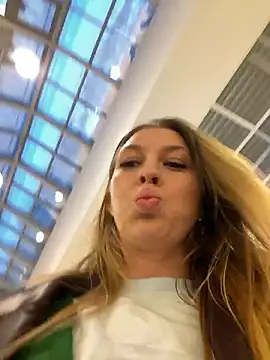 Snapshot of Sweet___Emily chatting on January 14, 2026, 1:17 pm Sweet Emily online show from January 14, 2026, 1:17 pm