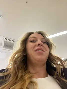 Snapshot of Sweet___Emily chatting on January 15, 2026, 3:38 pm Sweet Emily online show from January 15, 2026, 3:38 pm