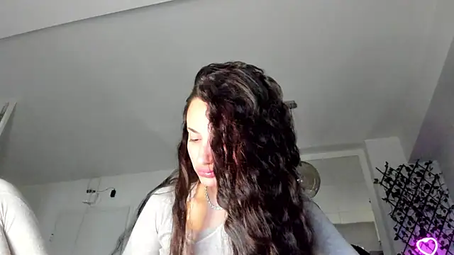 IreneVON online show from March 13, 2025, 3:06 pm