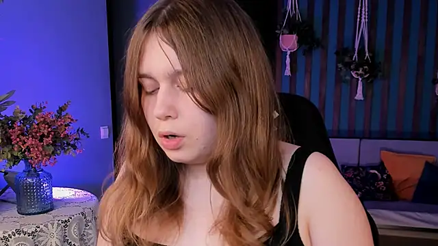 FioraMarmoris online show from October 14, 2025, 1:23 pm