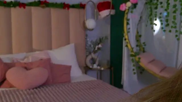 Eva Natsumi online show from December 12, 2024, 5:20 am