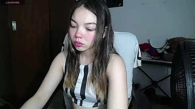 venelope1 online show from February 22, 2025, 2:17 am