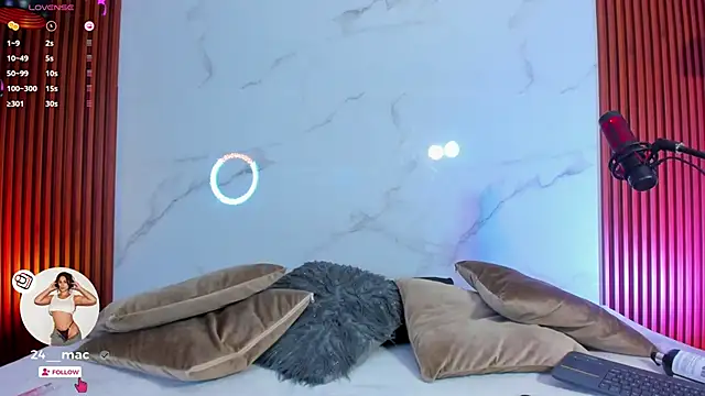 Snapshot of amelie_leigh chatting on December 23, 2024, 4:44 am amelie leigh online show from December 23, 2024, 4:44 am