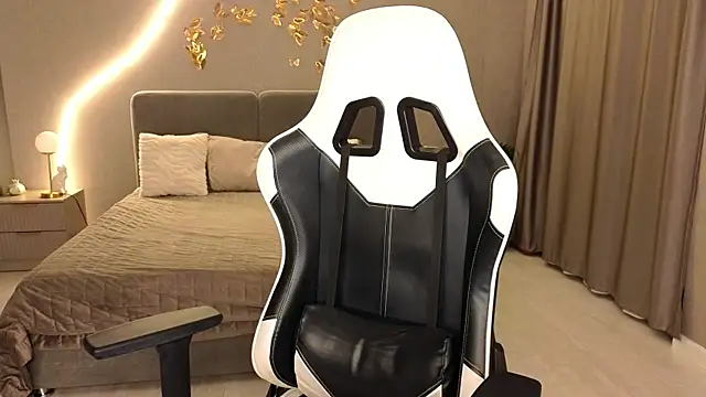 ammy cummy online show from December 15, 2025, 3:55 am