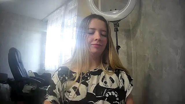 ViolaCandy online show from October 31, 2025, 4:57 am