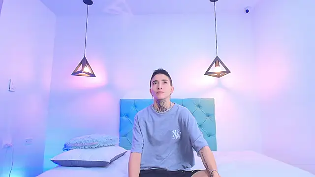 Tinny and Candy online show from February 5, 2025, 1:11 pm