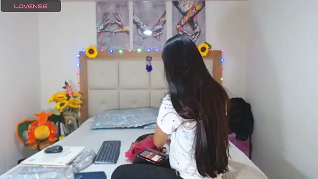 valentina hearts online show from January 13, 2025, 1:23 am