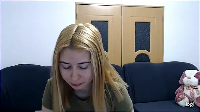 VioletaFlower7 online show from February 7, 2025, 12:50 pm