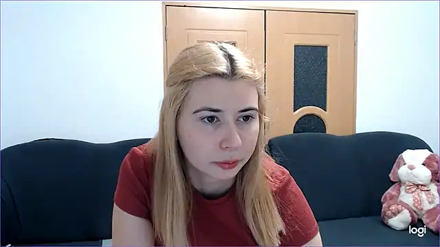 VioletaFlower7 online show from February 19, 2025, 8:33 am