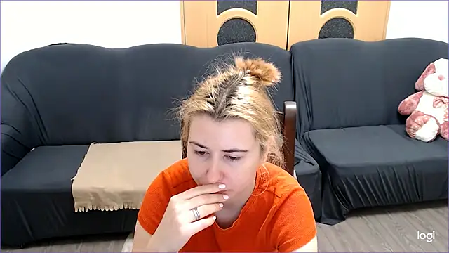 VioletaFlower7 online show from March 10, 2025, 5:50 pm