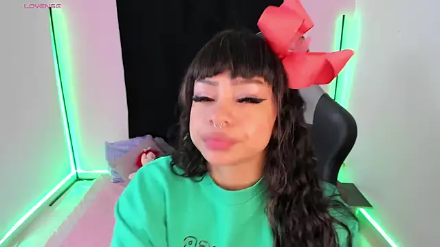 zoesullivan online show from December 23, 2024, 8:44 am