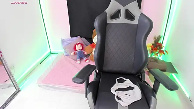 zoesullivan online show from December 24, 2024, 9:50 am