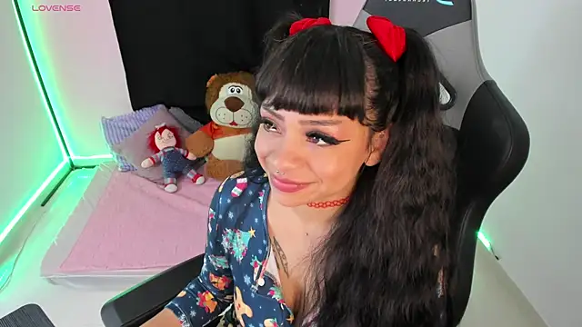 zoesullivan online show from December 25, 2024, 10:28 am