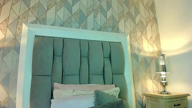 Ginger Violetta  online show from December 23, 2024, 7:41 pm