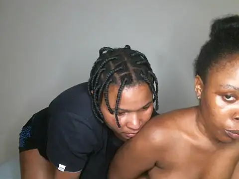 R-thequeen online show from December 18, 2024, 5:42 pm