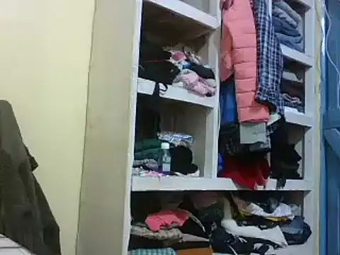 petite 12 online show from January 4, 2025, 7:34 am