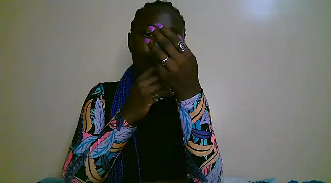 petite 12 online show from March 20, 2025, 9:35 pm