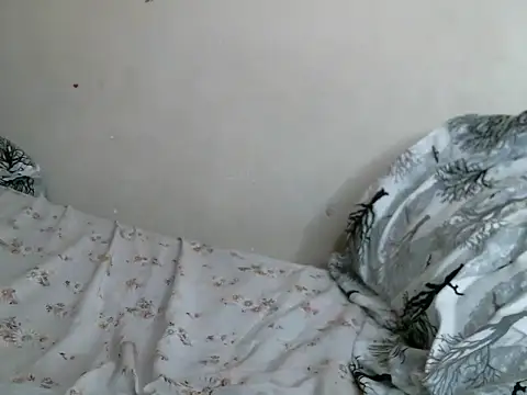 petite 12 online show from September 19, 2025, 10:05 am