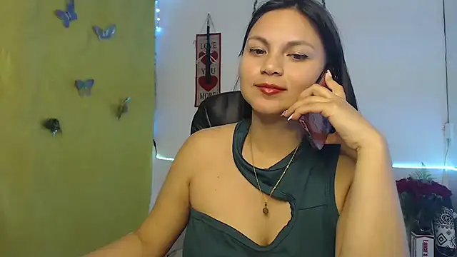 Snapshot of Zafiroweb09 chatting on February 25, 2025, 9:35 pm Zafiroweb09 online show from February 25, 2025, 9:35 pm