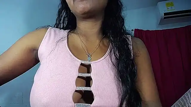 Snapshot of Sashabreck chatting on May 6, 2026, 3:02 am Sashabreck online show from May 6, 2026, 3:02 am