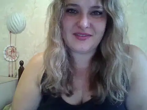 Snapshot of ParisMimi chatting on October 21, 2025, 8:37 am ParisMimi online show from October 21, 2025, 8:37 am