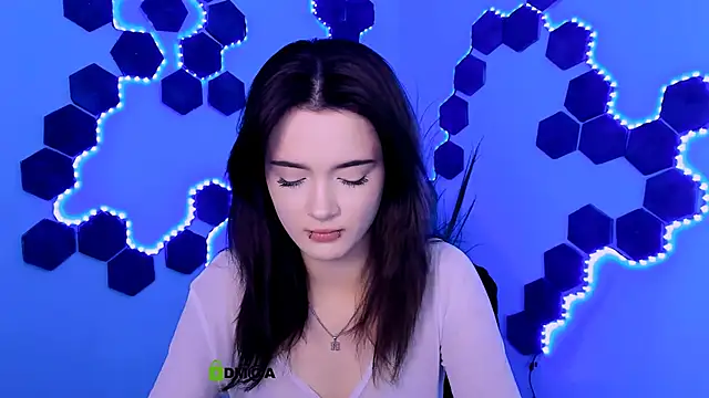 liana kisses online show from March 14, 2026, 8:14 pm