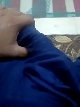 mhmozzzz online show from October 24, 2025, 1:57 am