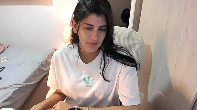 misstoya online show from September 20, 2025, 3:57 pm