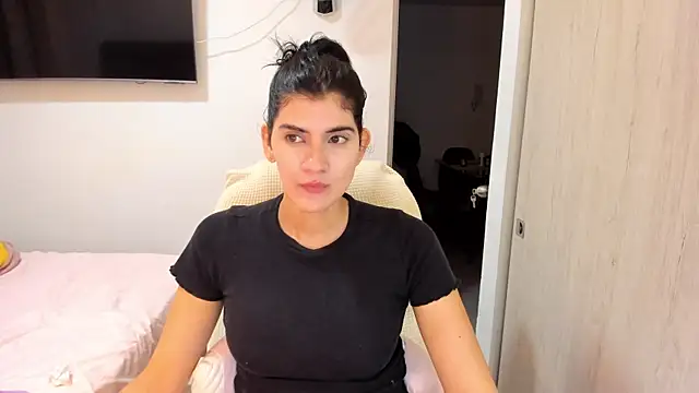 misstoya online show from November 19, 2025, 10:21 pm