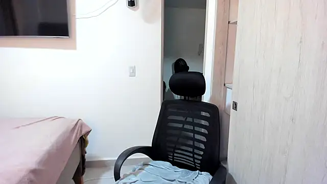 misstoya online show from December 23, 2025, 1:47 am