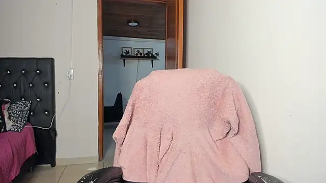 Imluna93 online show from February 5, 2025, 12:17 pm