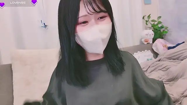 Snapshot of Conatsu chatting on December 4, 2024, 1:31 pm Conatsu online show from December 4, 2024, 1:31 pm