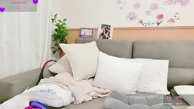 Snapshot of Conatsu chatting on October 13, 2025, 6:24 am Conatsu online show from October 13, 2025, 6:24 am