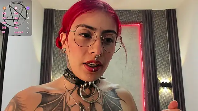 selene red  online show from February 17, 2025, 7:21 pm