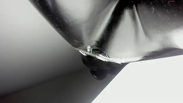 selene red  online show from September 26, 2025, 1:26 pm