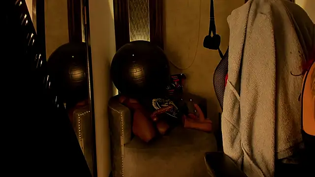 selene red  online show from October 20, 2025, 3:45 pm