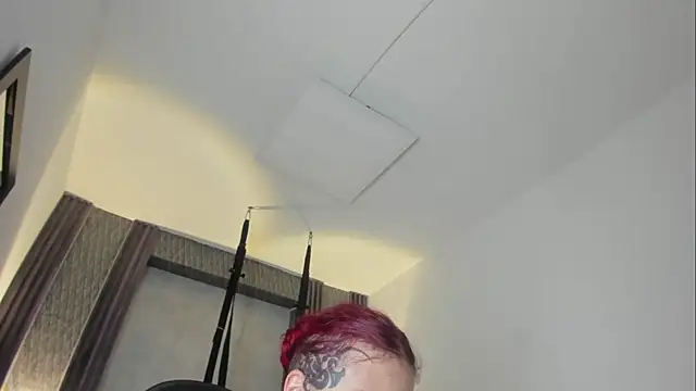 selene red  online show from December 15, 2025, 3:49 pm