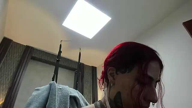 Snapshot of selene_red_ chatting on April 26, 2026, 1:47 am selene red online show from April 26, 2026, 1:47 am